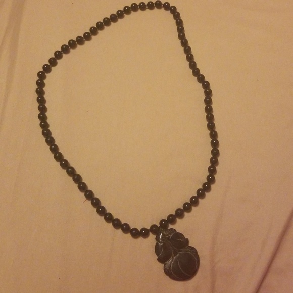Long black necklace - Picture 2 of 3